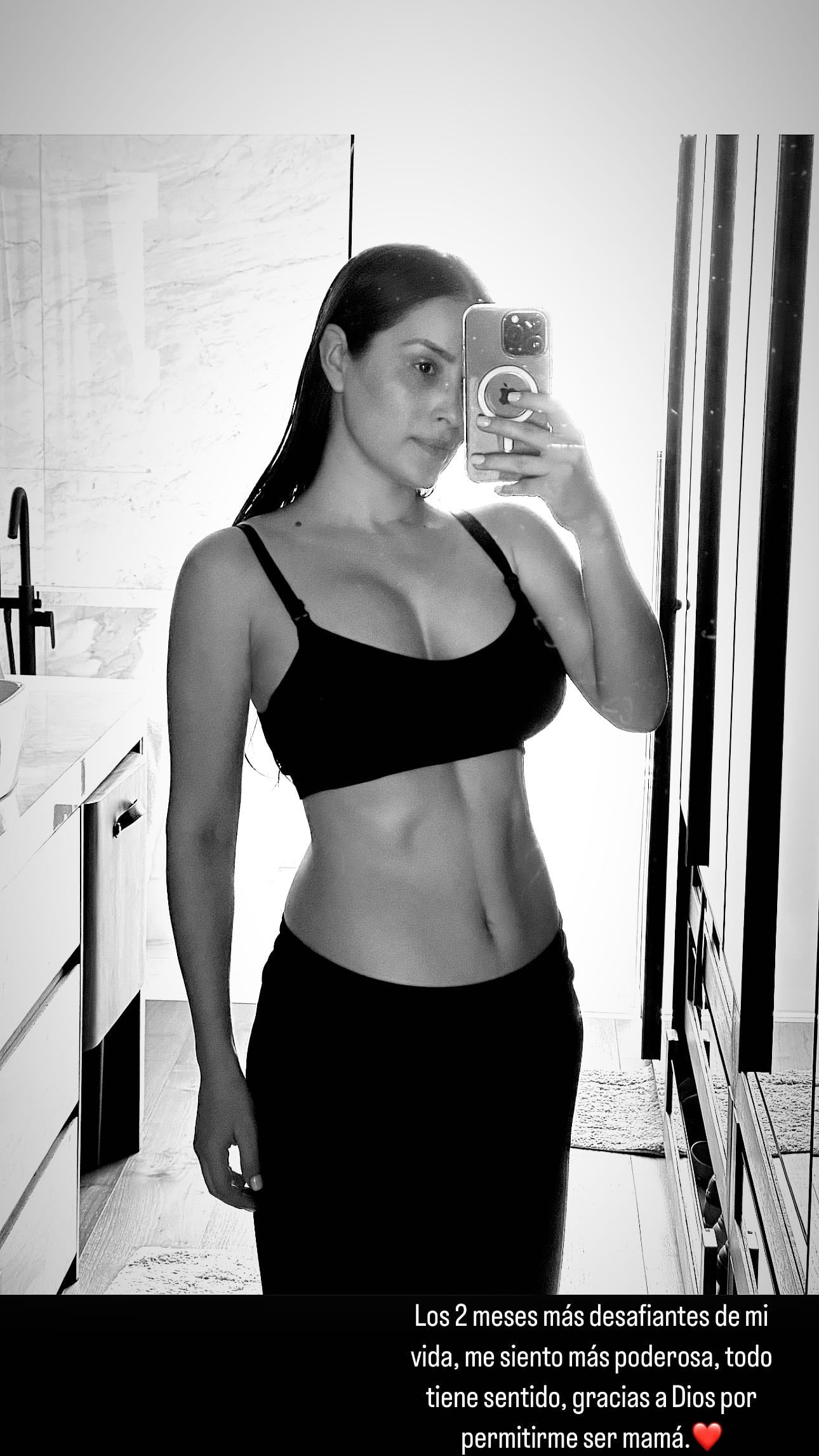 Cynthia Rodríguez impacta con su abdomen tras ser madre