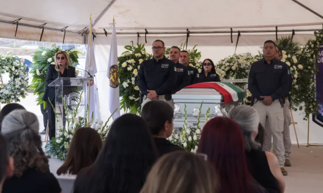 Chihuahua despide con honores a elementos de investigación estatal