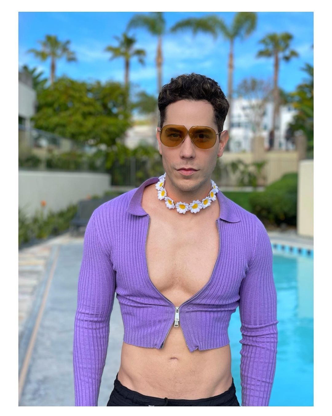 Christian Chávez en crop top