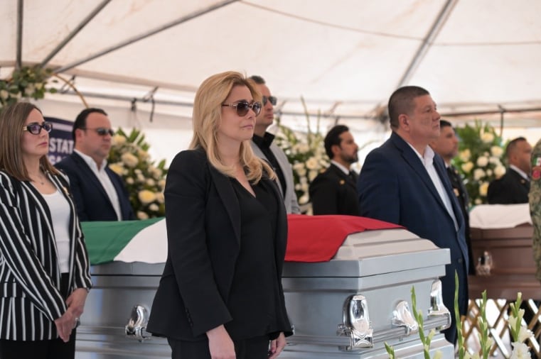 Maru Campos asiste a homenaje póstumo de Pedro Román Oseguera y Manuel Genaro Méndez de la AEI