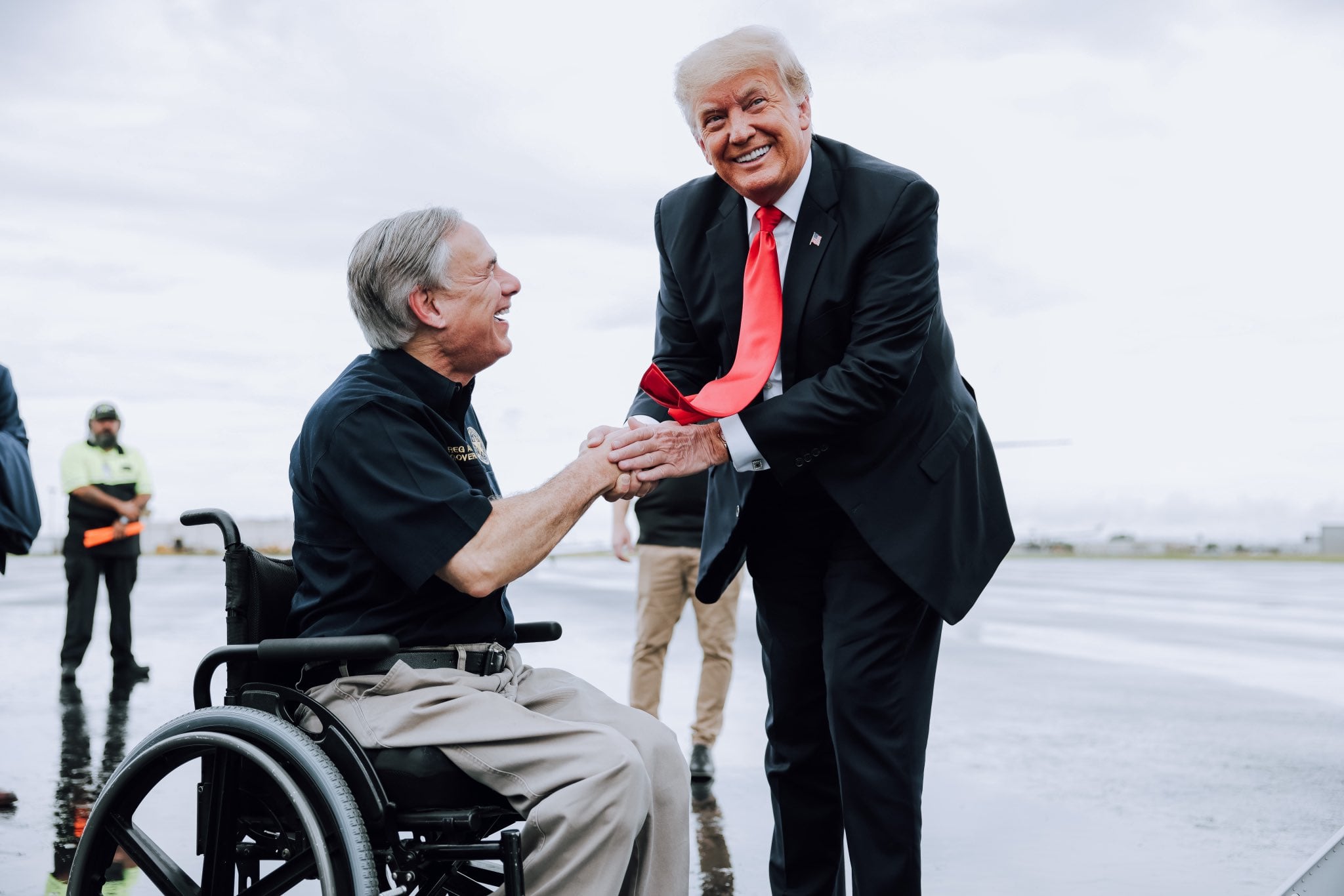 Donald Trump y Greg Abbott, gobernador de Texas