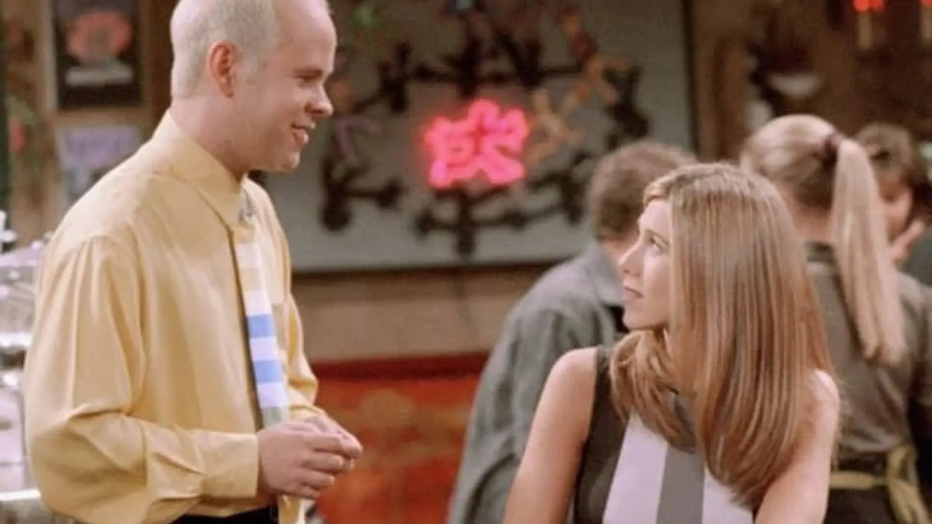 James Michael Tyler como Gunther y Jennifer Aniston como Rachel en 'Friends'