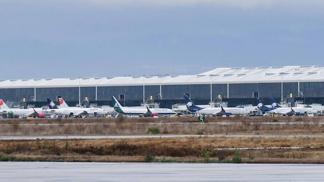 Aeronaves de distintas aerolíneas en el AIFA
