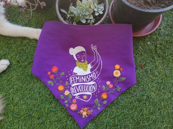 Pañuelo morado