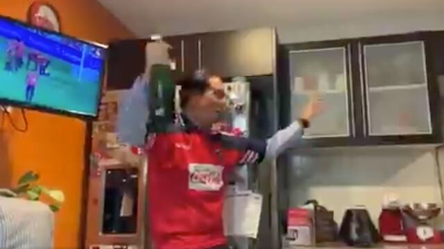 El fan del Tibu celebrando el triunfo
