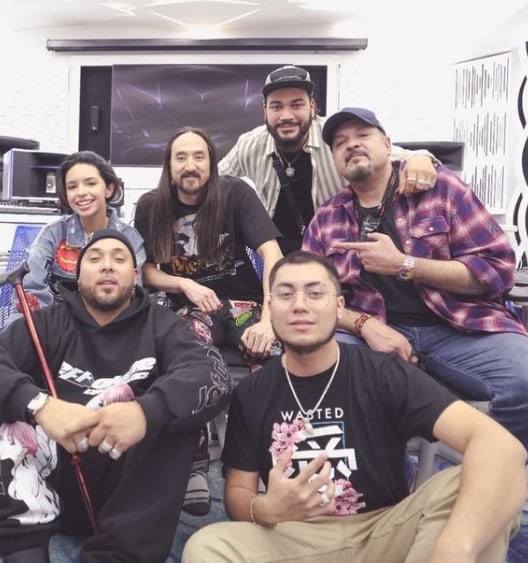 Ángela Aguilar trabaja junto a Steve Aoki