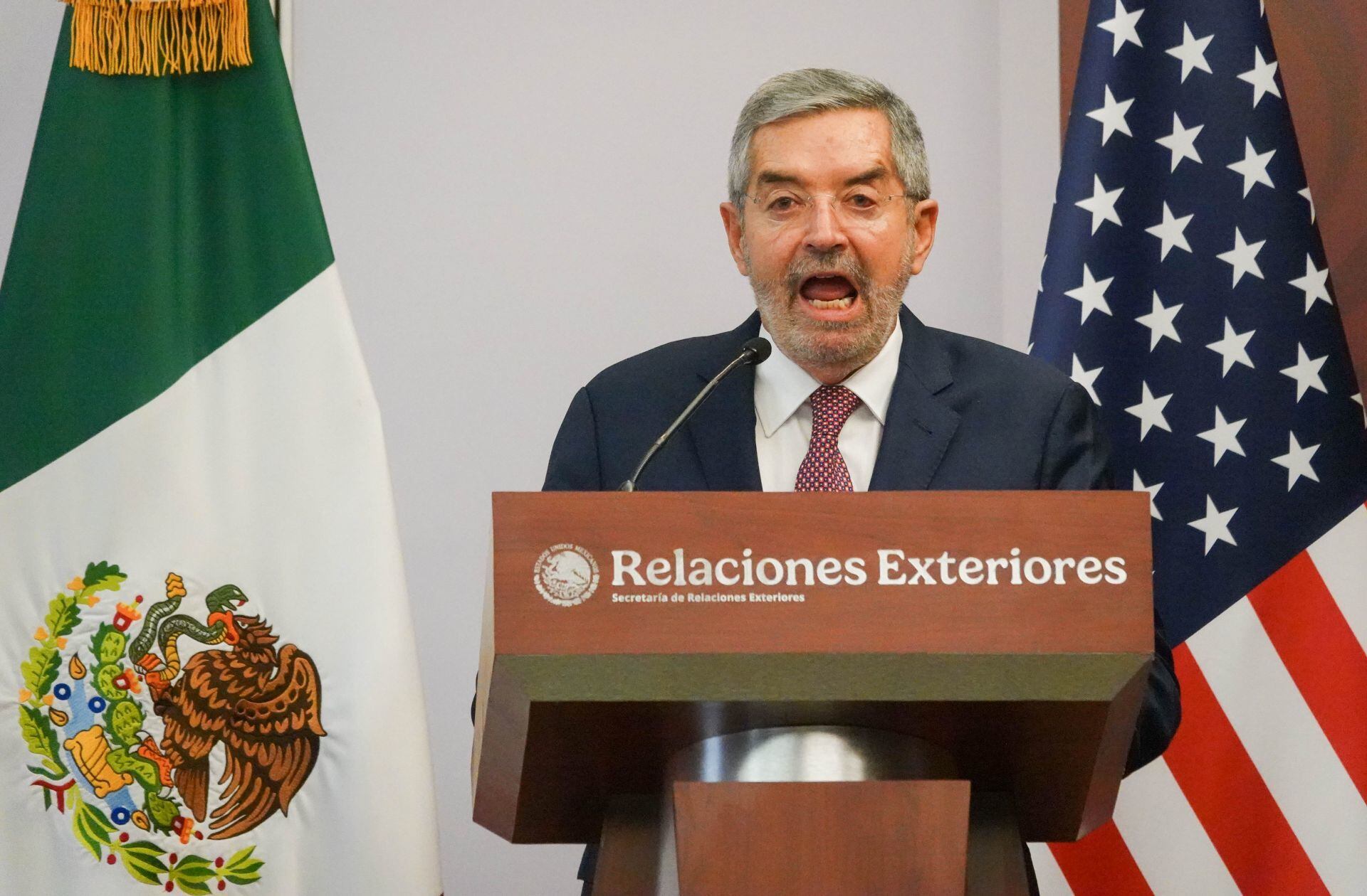 Juan Ramón de la Fuente da postura de México de no intervencionismo en inglés ante Marco Rubio