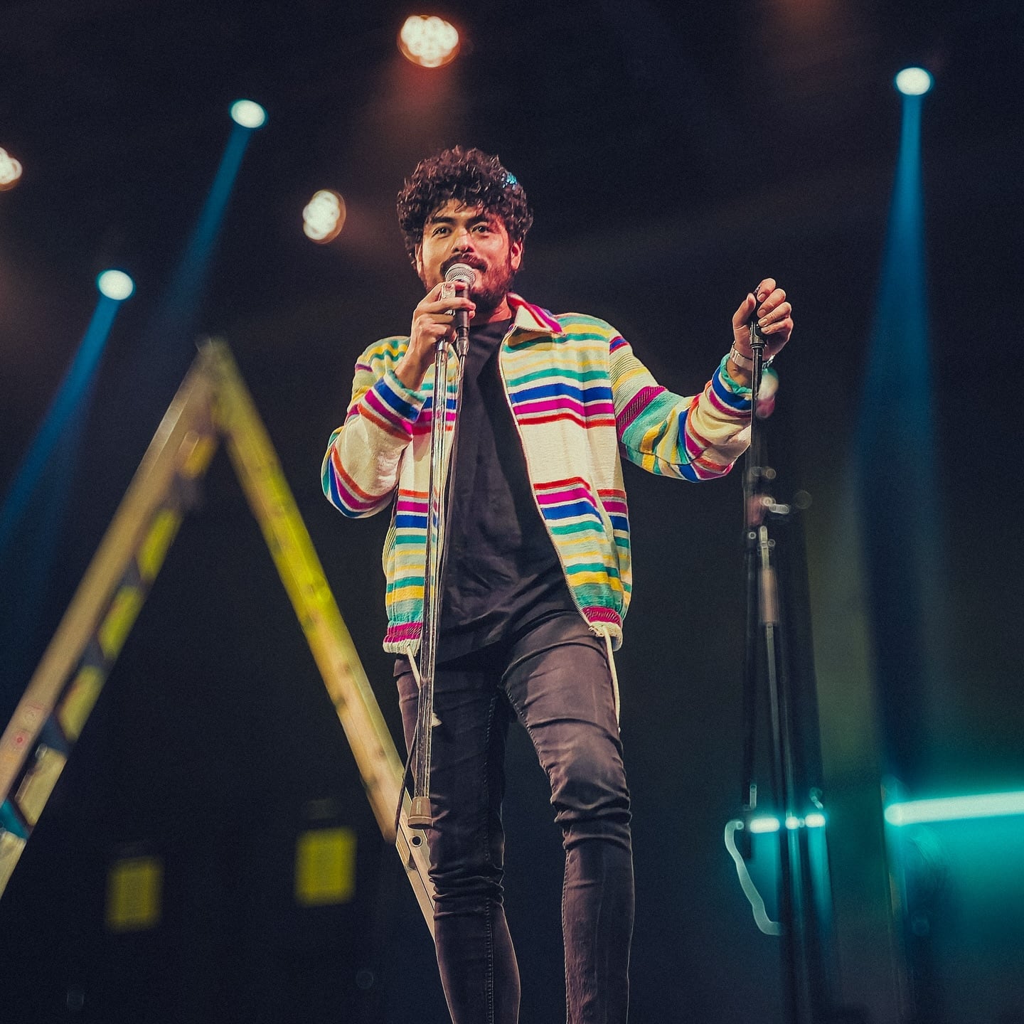 El Cojo Feliz, comediante.