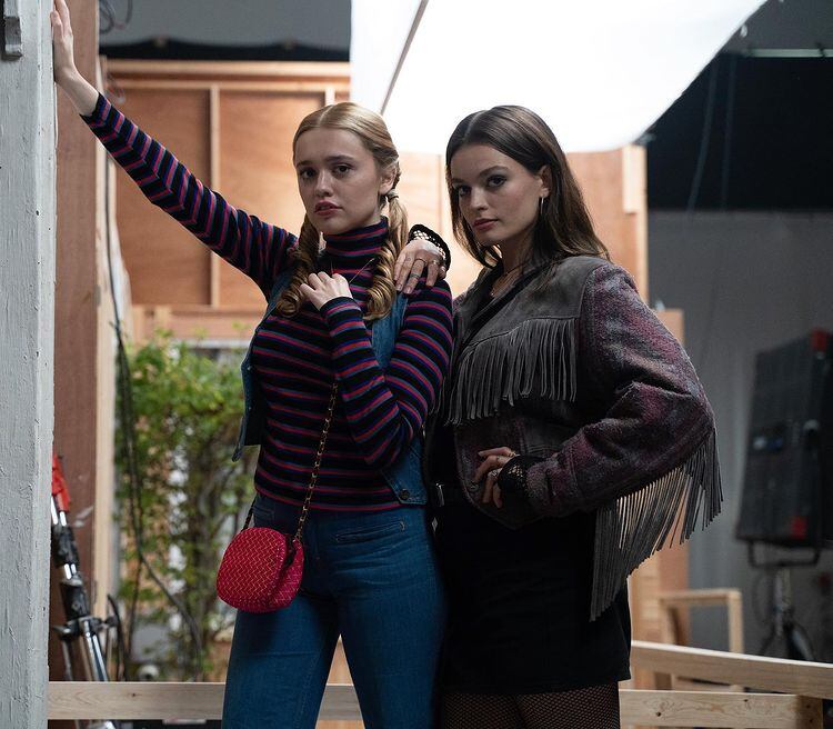 Sex Education (Emma Mackey).