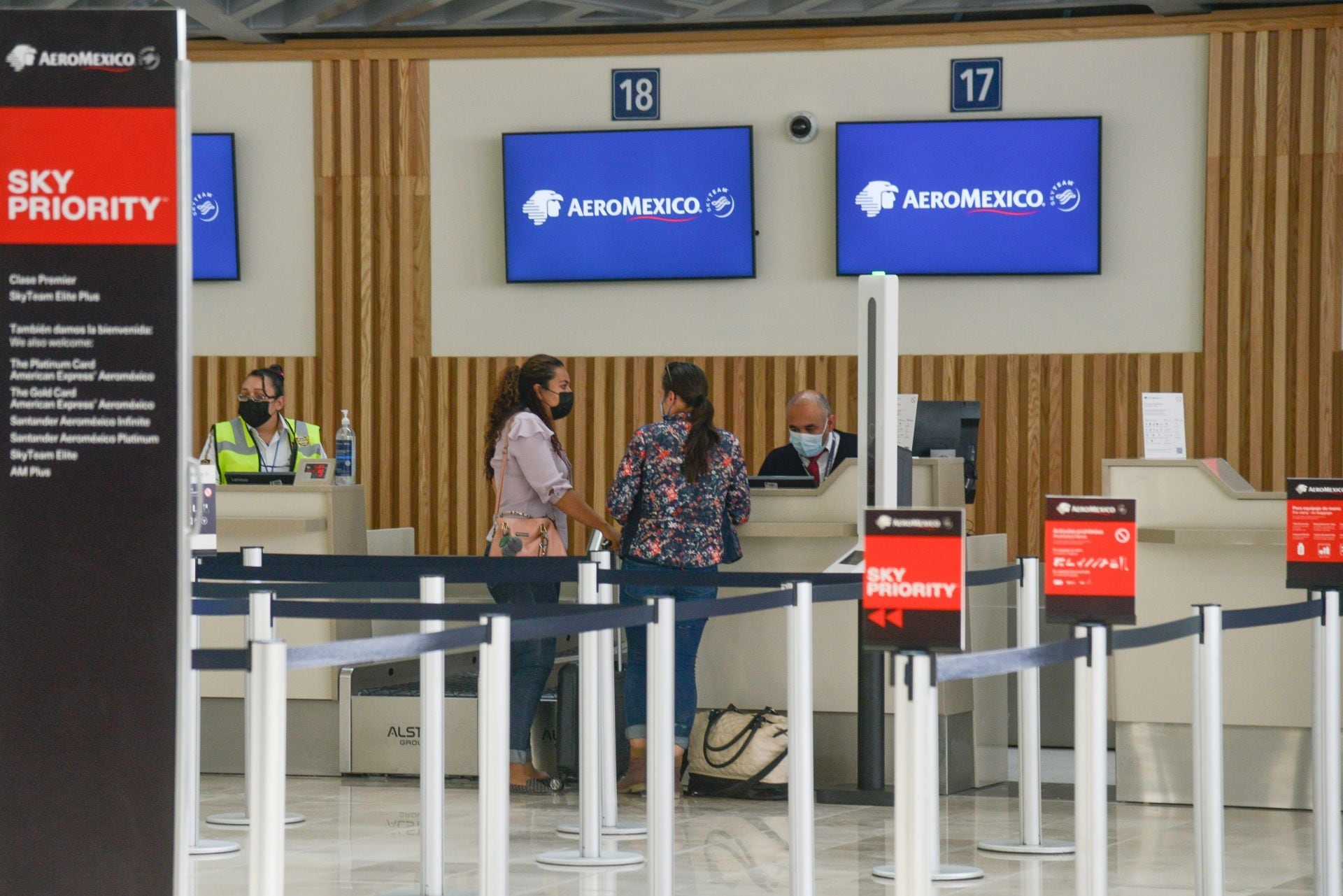 Actividad en la terminal del Aeropuerto Internacional Felipe Ángeles (AIFA)
