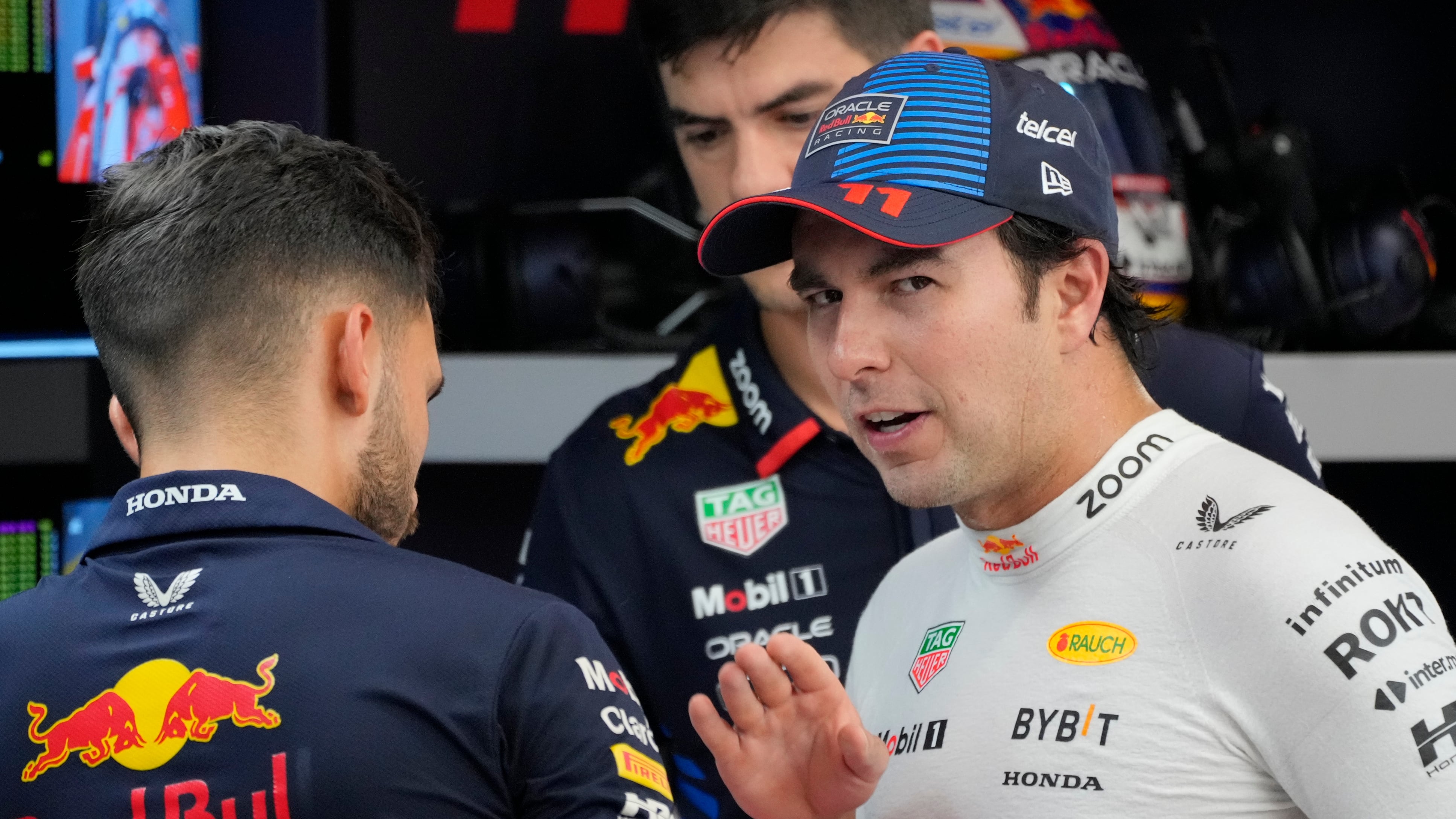 Checo Pérez responde a los rumores de su supuesto retiro