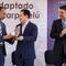 Fernando Flores, alcalde de Metepec, es reconocido por la fundación Harp Helú