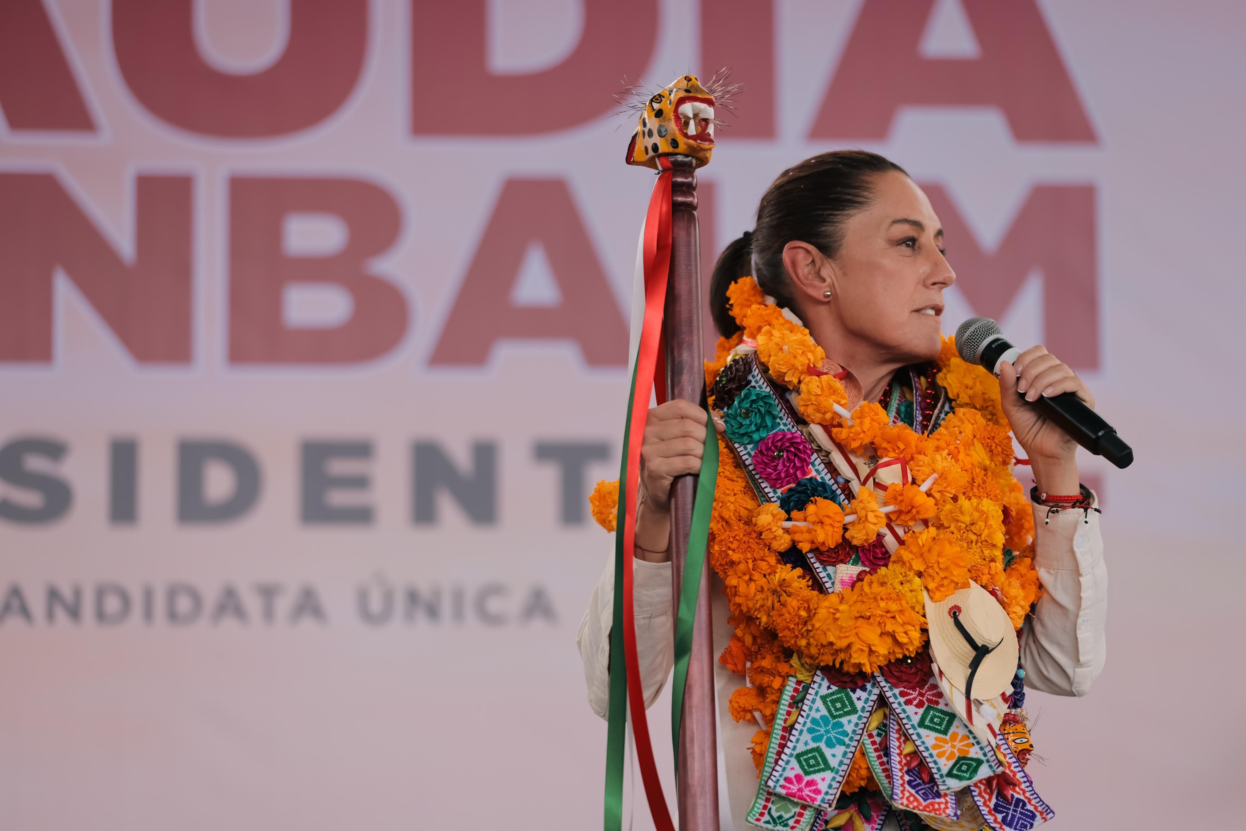 Claudia Sheinbaum recibe nuevo bastón de mando