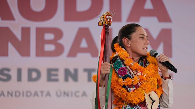 Claudia Sheinbaum recibe nuevo bastón de mando