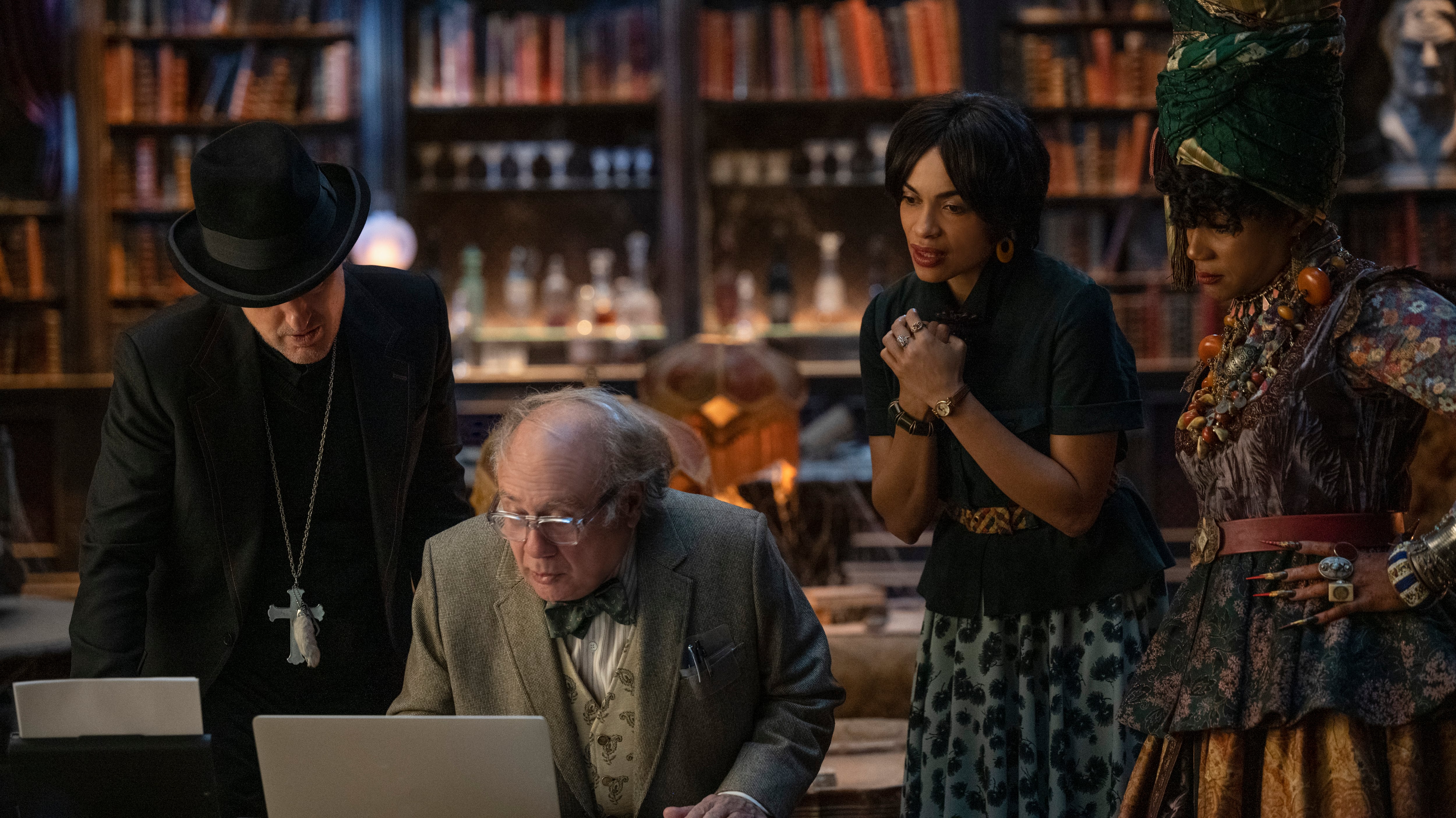 Owen Wilson, Danny DeVito, Rosario Dawson y Tiffany Haddish en Mansión Embrujada de Disney