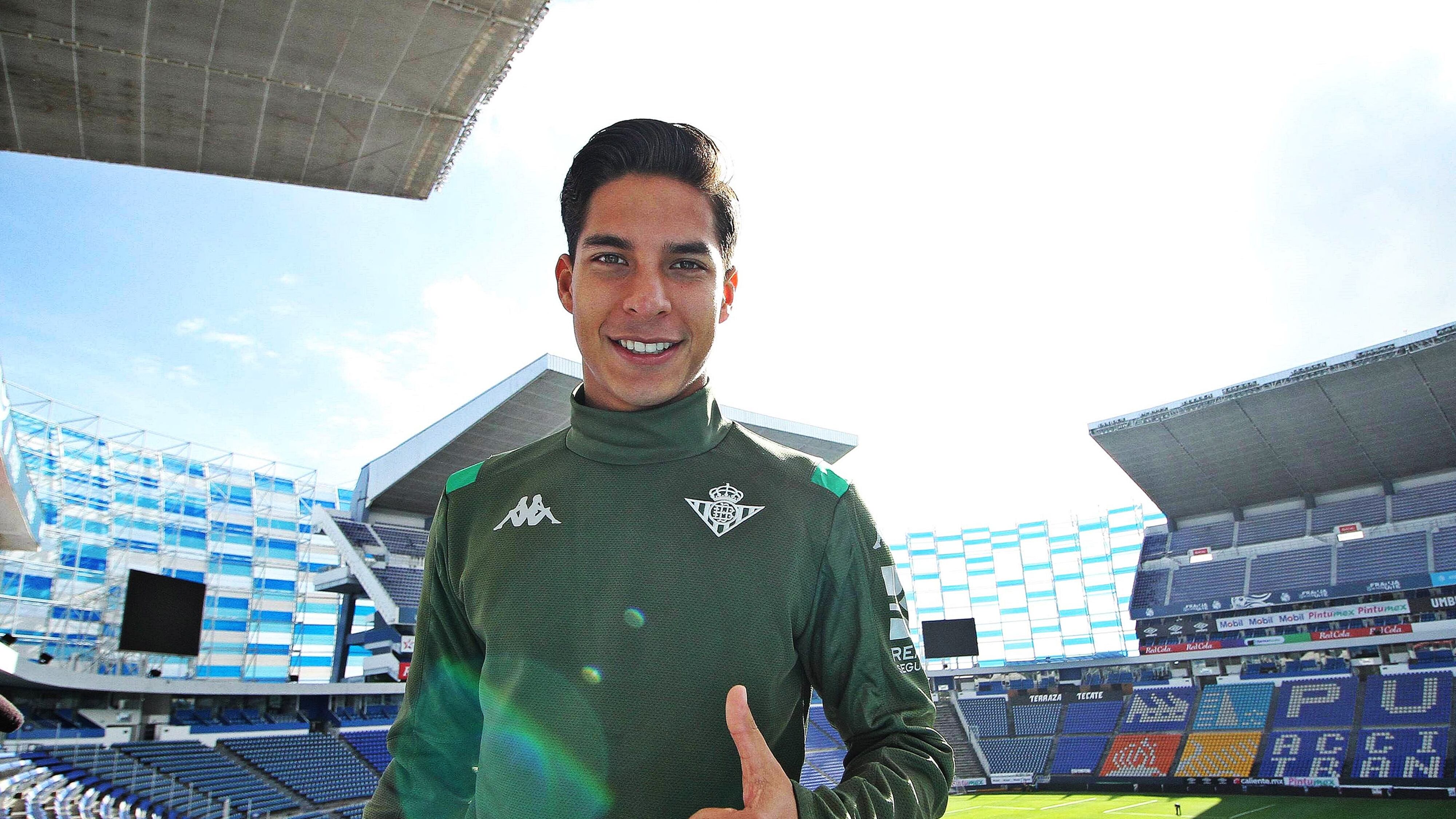 Diego Lainez brilla en triunfo del Betis
