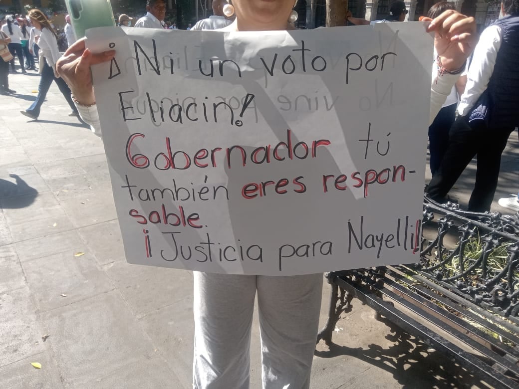 Aprovechan marcha para exigir renuncia del titular del IEBEM