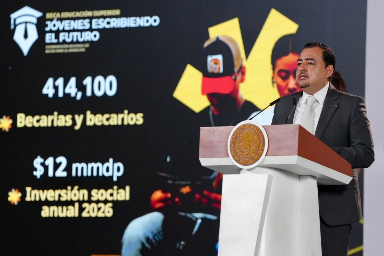 Mario Delgado y Julio Trujillo becas Benito Juárez