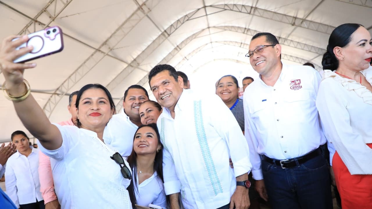 Javier May entrega más de 42 mil tabletas y reduce brecha digital en Tabasco