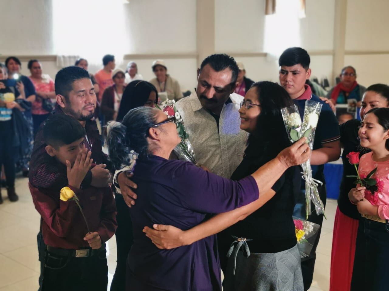 Reencuentro entre Lilian Esperanza Alvarado con sus dos hijos.