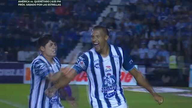Salomón Rondón pone en ventaja al CF Pachuca sobre el final del partido.