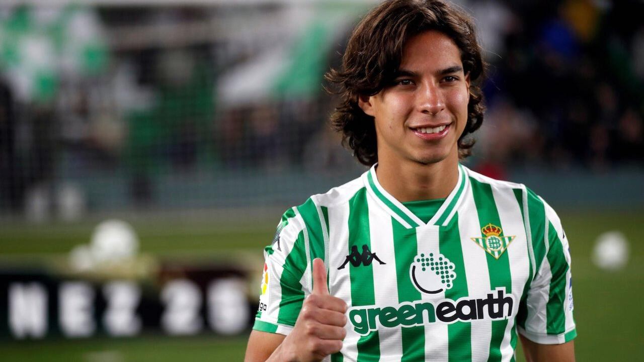 “Rumores sobre mi salida vinieron de México, estoy firme en Betis”: Diego Lainez