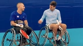 Novak Djokovic es tundido por jugar en silla de ruedas y “burlarse” de su rival