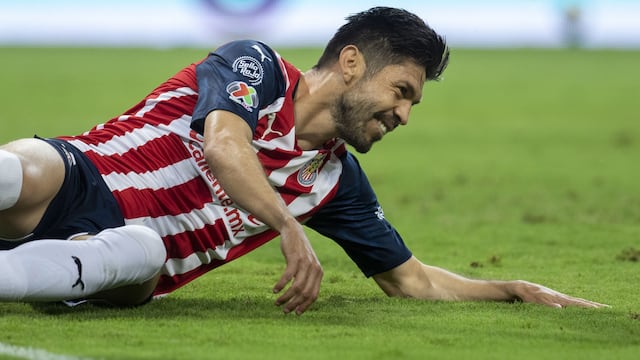 Oribe Peralta en un partido con Chivas