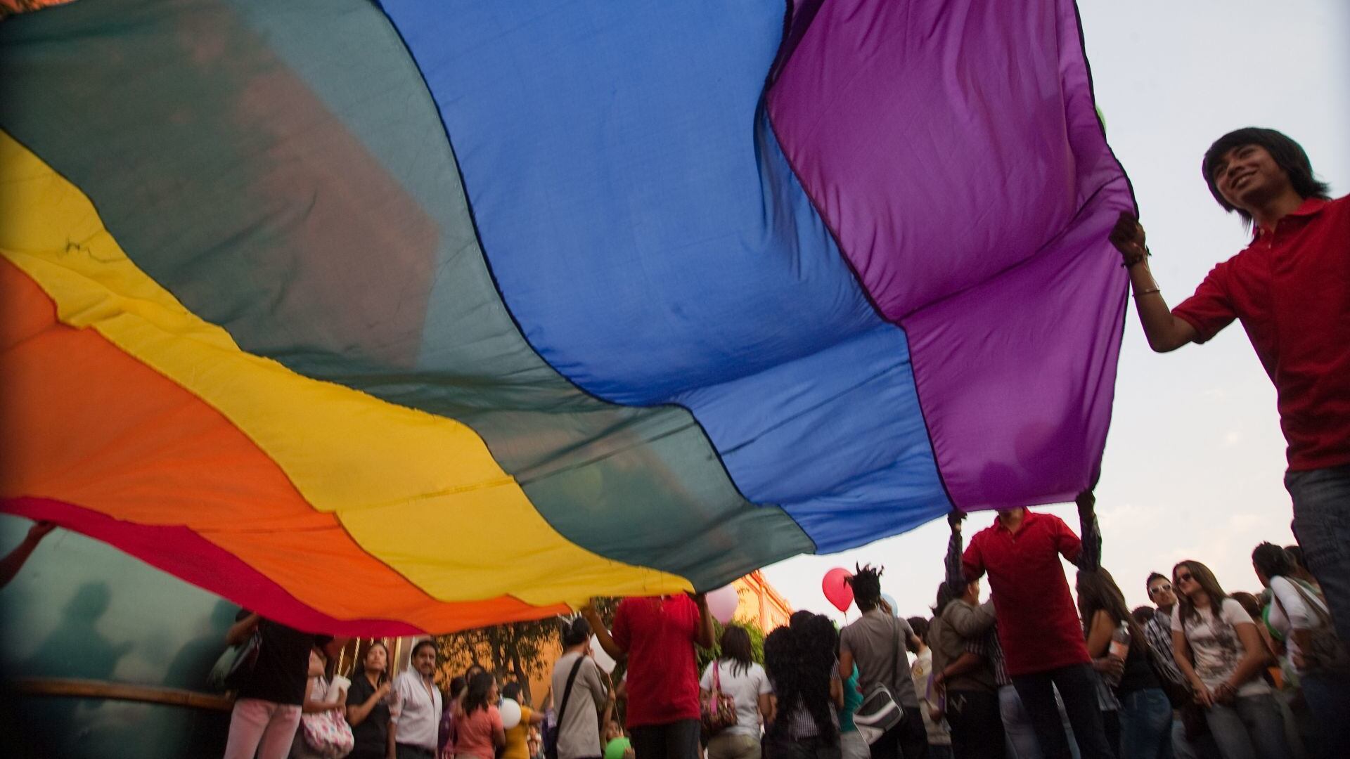 Marcha del Orgullo LGBT CDMX 2025: Morena lanza histórica convocatoria para contingente en la Cámara de Senadores