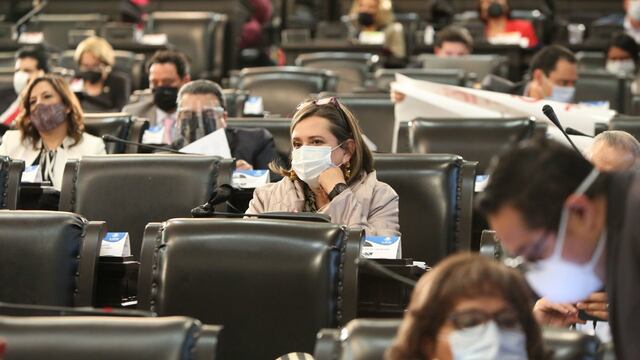 Sesión del Senado en la "antigua sede"