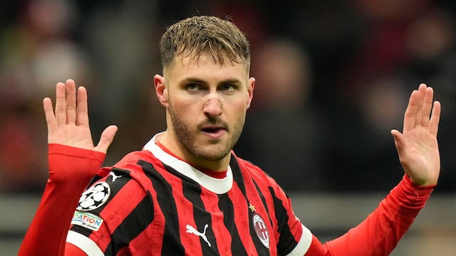 Santiago Giménez con el AC Milan