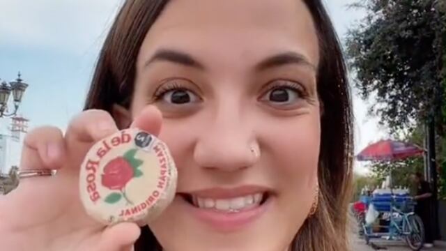 Prueba por primera vez el mazapán y graba su reacción