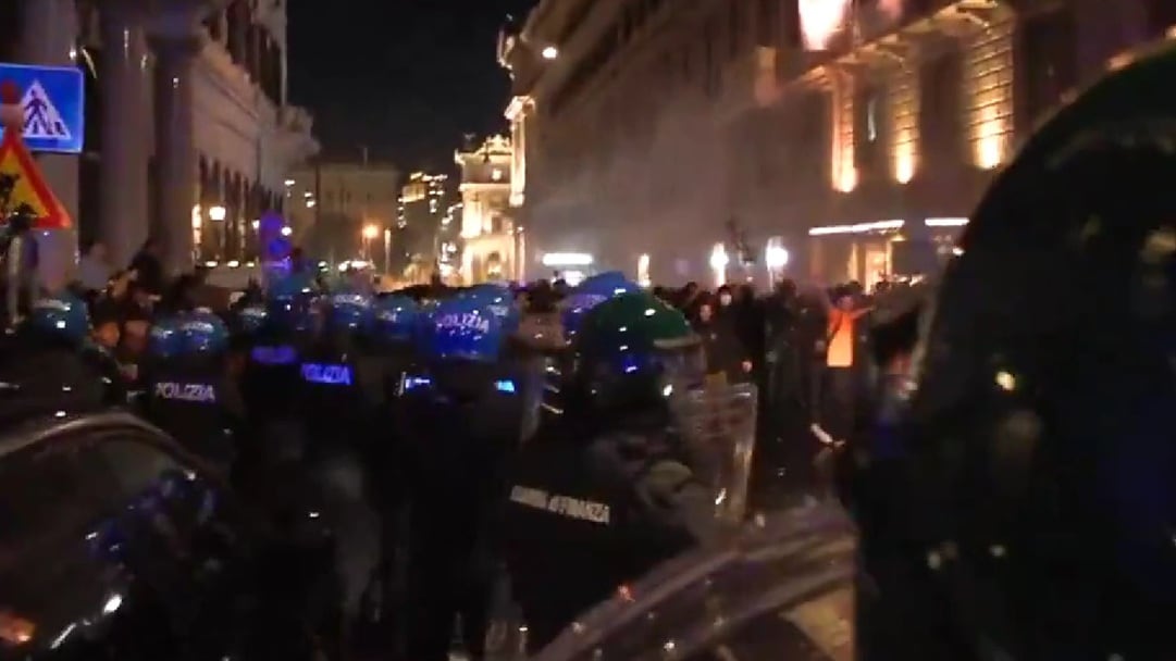 Italia se suma a protestas por aumento en el costo de vida: hay 371 detenidos