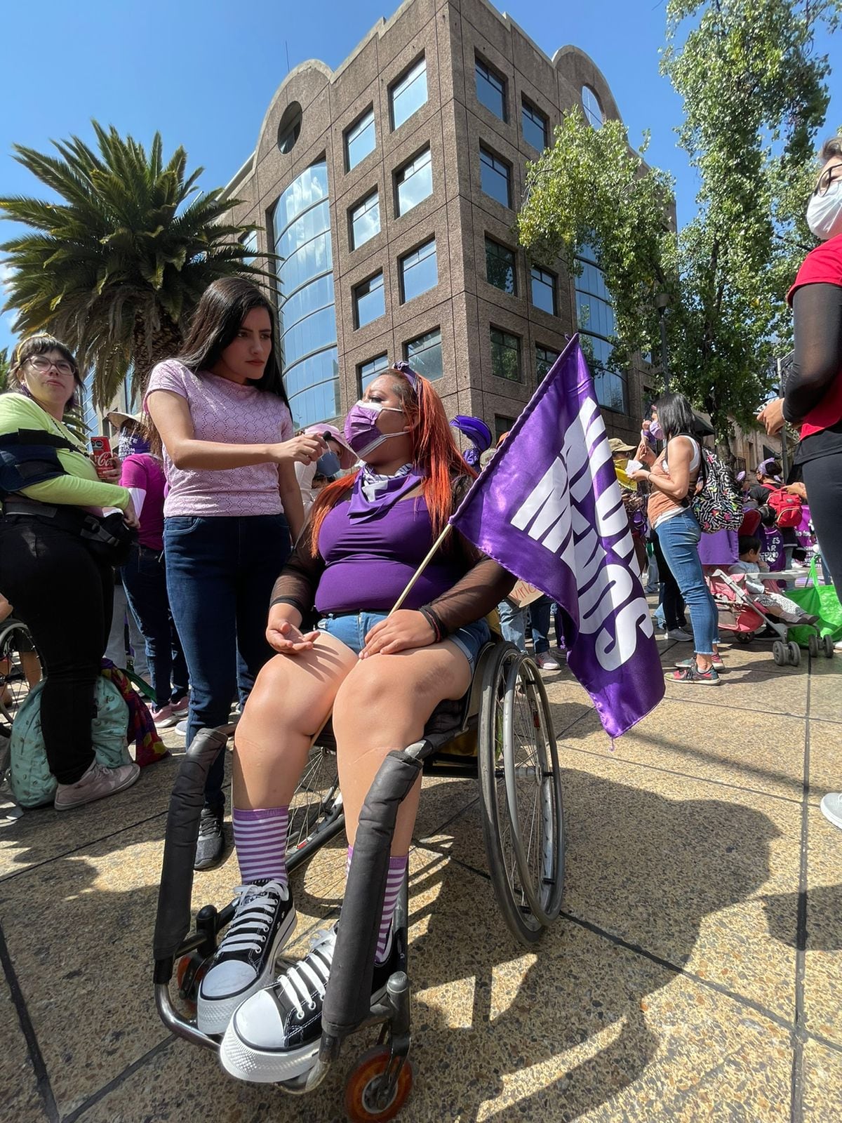 Marcha feminista 8M en el Monumento a la Revolución