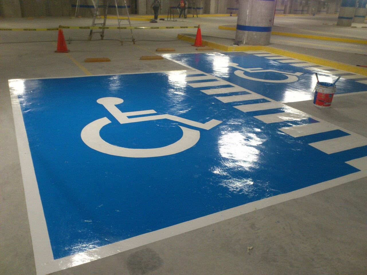Cajón de estacionamiento para discapacitados