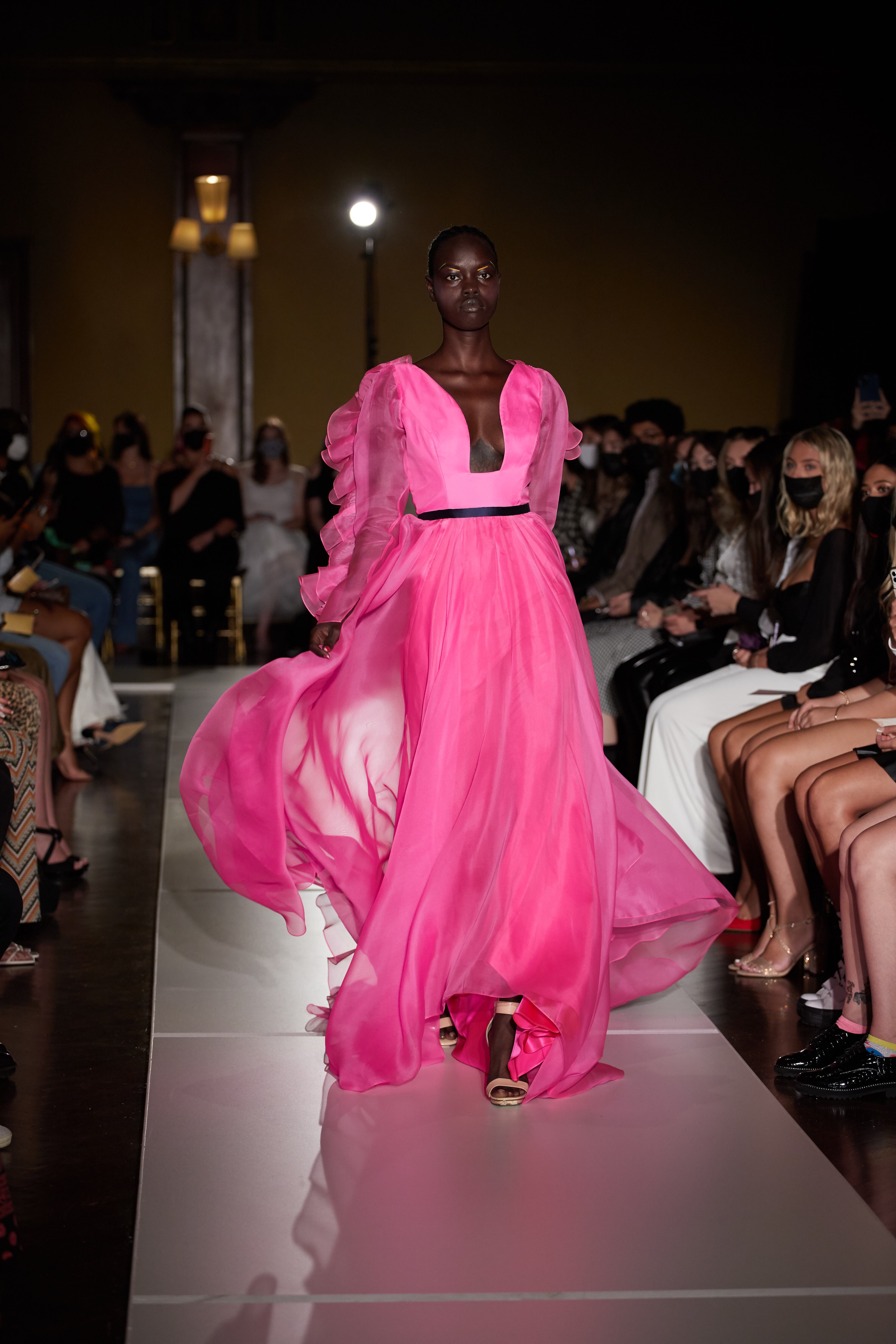 Modelo maquillada por Mariana Barcón