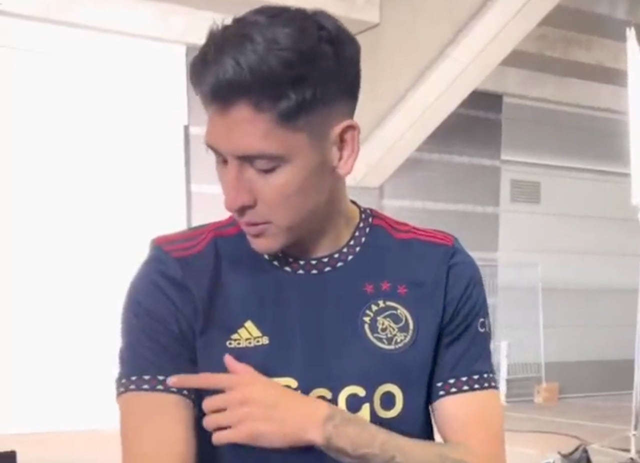 Edson Álvarez presentó la nueva playera del AFC Ajax.