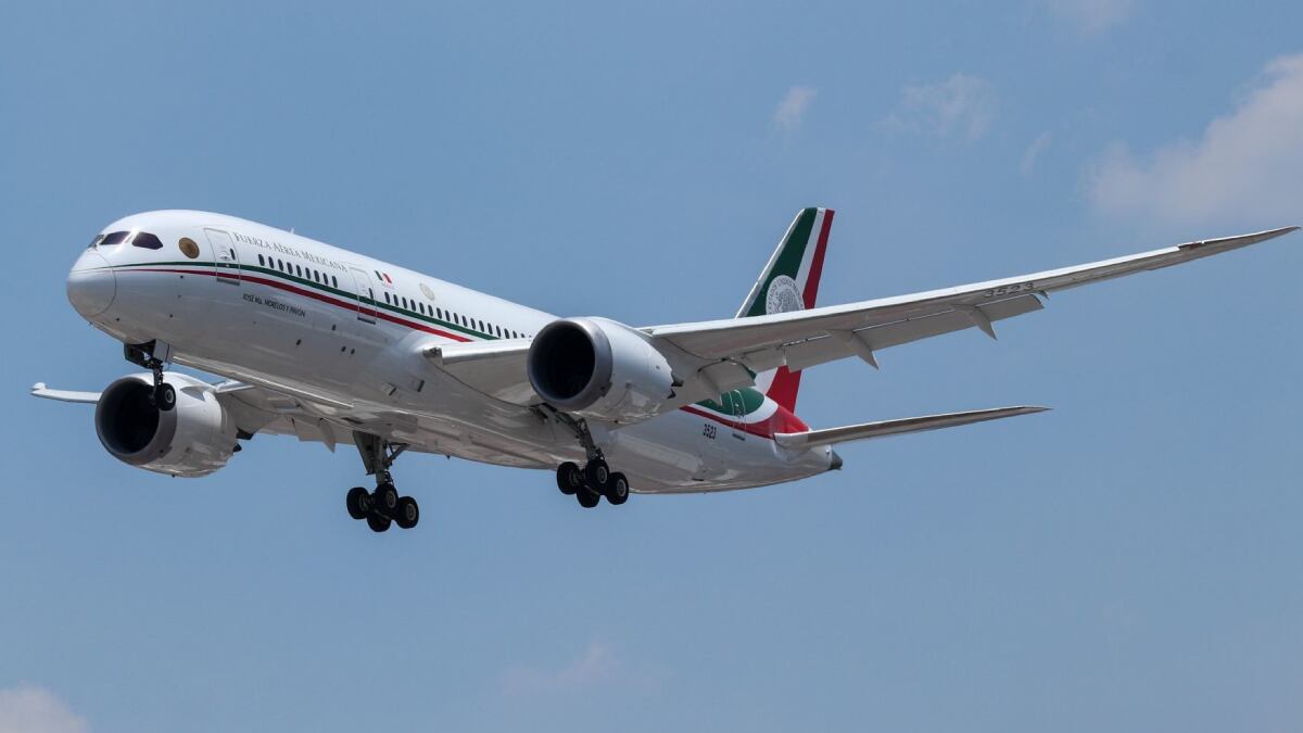 Avión presidencial recibió mantenimiento en hangares de Boeing; ya está en México