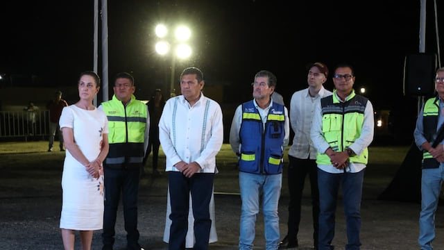 Javier May y Claudia Sheinbaum supervisan ampliación de carretera Macuspana-Escarcega.