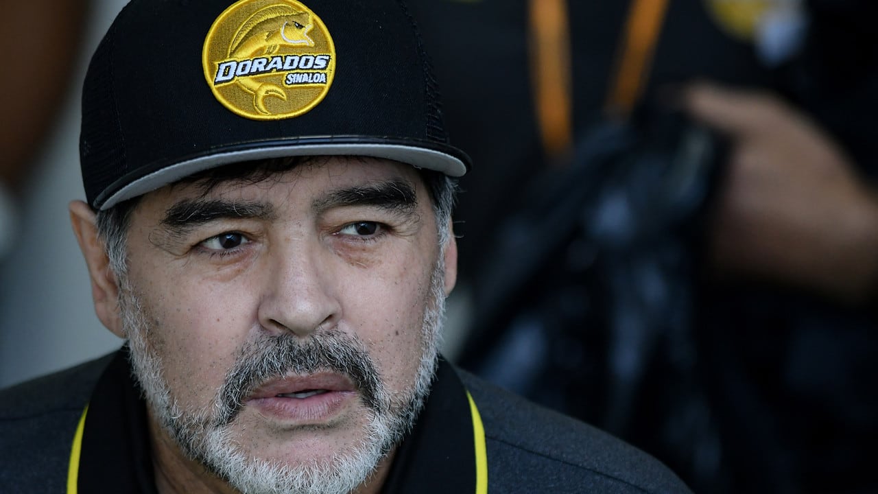 Maradona en el banco de Dorados.