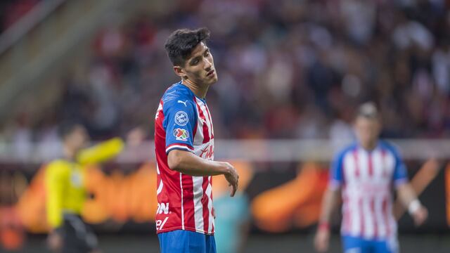 Antuna se lamenta en un partido de Chivas