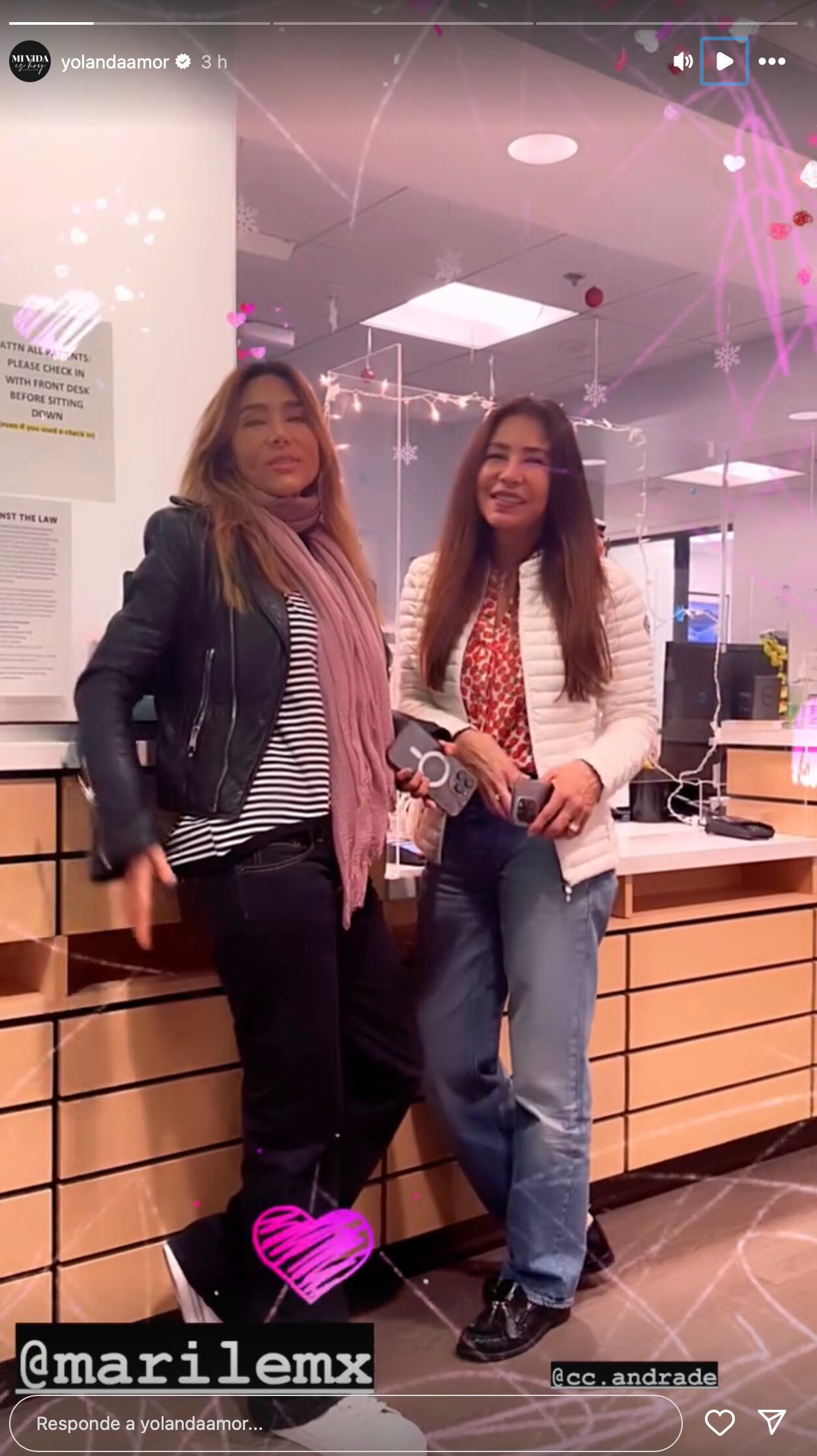 Yolanda Andrade está en el hospital acompañada de sus hermanas.