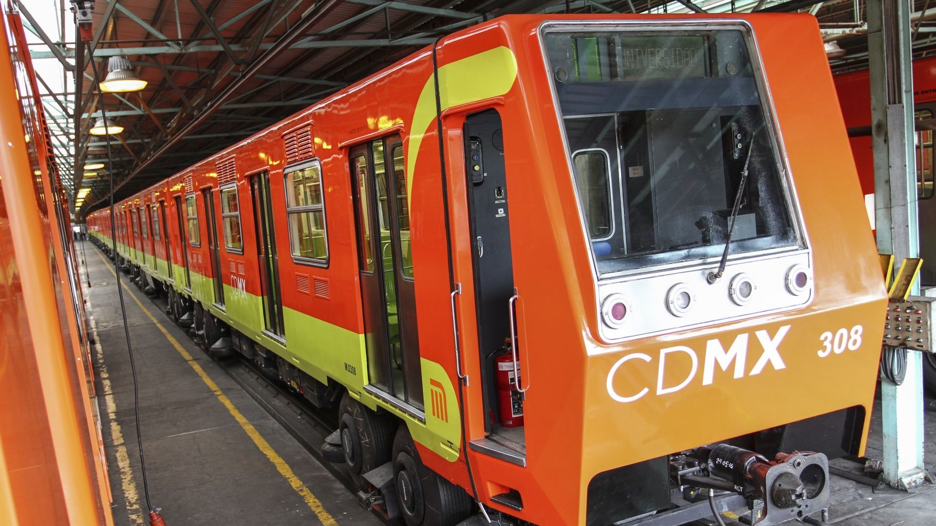 El patrimonio que se perdió: la polémica por los vitrales de Enrique del Moral en Metro CDMX