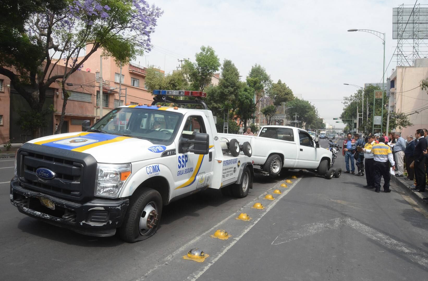 Policías de tránsito. Vigilancia del programa Hoy No Circula.