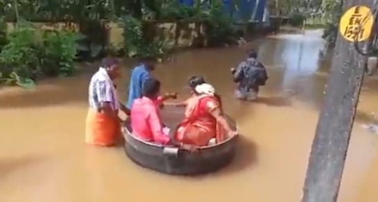 Viajan en olla de cocina para llegar a su boda