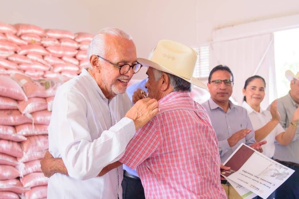 Miguel Ángel Navarro impulsa estrategia para fortalecer producción agrícola en Nayarit.