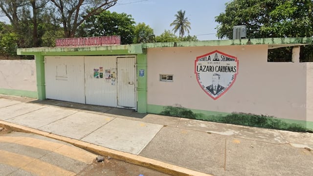 ¿Qué pasó en la secundaria General Lázaro Cárdenas de Boca del Río? Alumno se disfraza de Joker y ataca a su maestro con un cuchillo