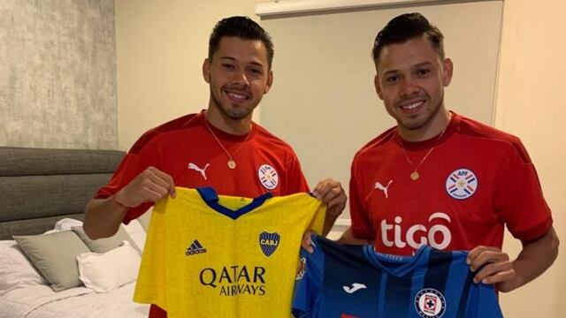 Ángel y Óscar Romero intercambiaron las camisetas de Cruz Azul y Boca Juniors.