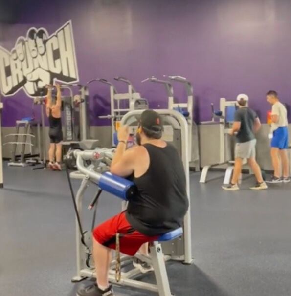 Acosa a joven en el gimnasio