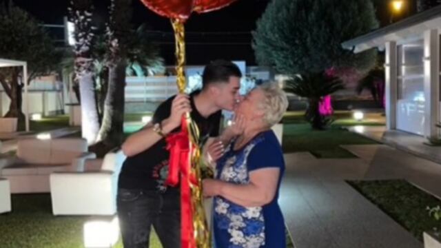 'Alma gemela' de 76 años y hombre se casan